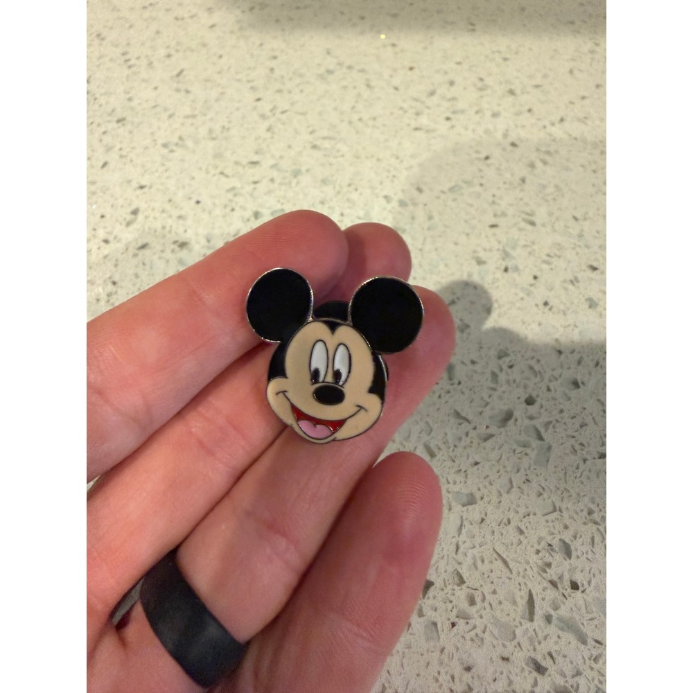 Disney Mickey Mouse Classic Pose Smiling Face Pin